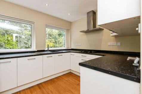 3 bedroom town house for sale