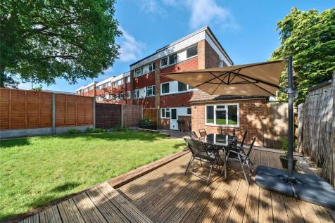 5 bedroom end of terrace house for sale
