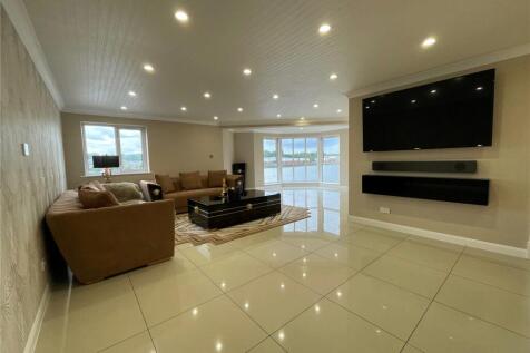3 bedroom flat for sale