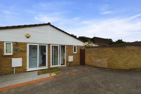 2 bedroom semi-detached bungalow for sale