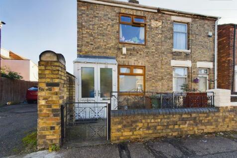 2 bedroom semi-detached house for sale