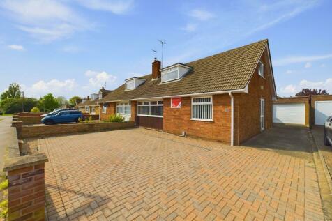 3 bedroom semi-detached bungalow for sale