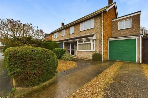 4 bedroom semi-detached house for sale