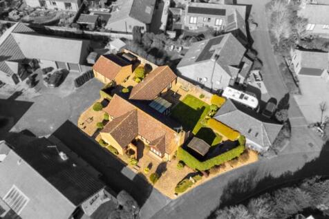 4 bedroom detached bungalow for sale