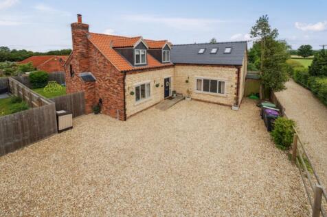 High Street, Brant Broughton... 4 bed detached house for sale