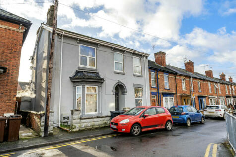 4 bedroom end of terrace house for sale