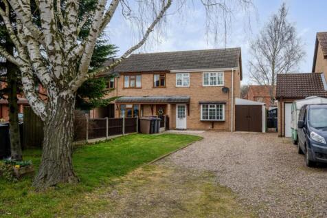 3 bedroom semi-detached house for sale