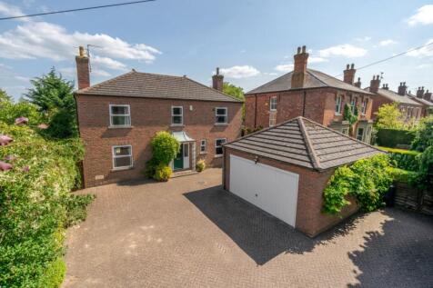 London Road, Sleaford, Lincolnshire... 4 bed detached house for sale