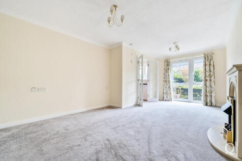 Bell Road, Sittingbourne, Kent, ME10 2 bed apartment for sale