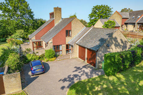 6 bedroom detached house for sale