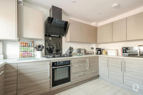 Eveas Drive, Sittingbourne, Kent, ME10 3 bed semi