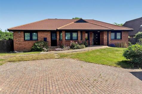 Sunderland Hill, Ravensden 3 bed detached bungalow for sale