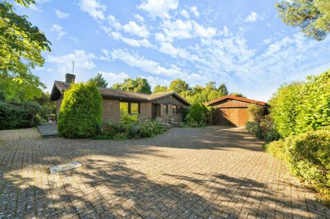 4 bedroom detached bungalow for sale