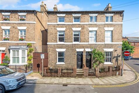 4 bedroom semi-detached house for sale