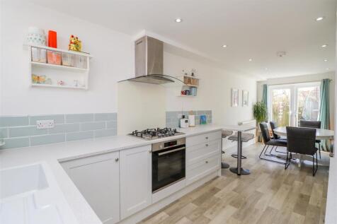 4 bedroom terraced house for sale