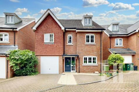 6 bedroom detached house for sale