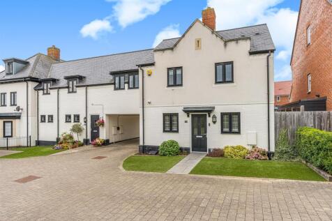 3 bedroom link detached house for sale