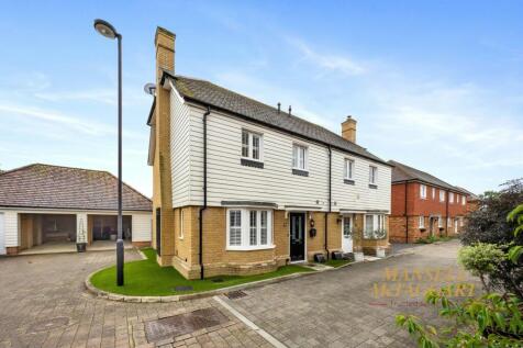 3 bedroom semi-detached house for sale