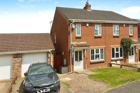 2 bedroom semi-detached house for sale