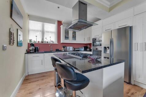 2 bedroom mews property for sale