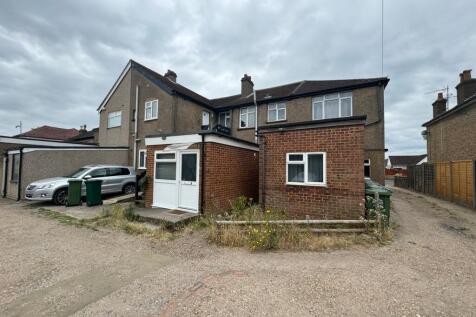 Feltham Road, Ashford TW15 Studio for sale