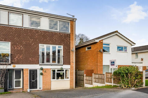4 bedroom end of terrace house for sale