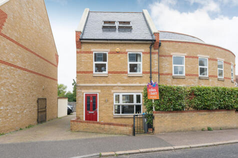 3 bedroom end of terrace house for sale
