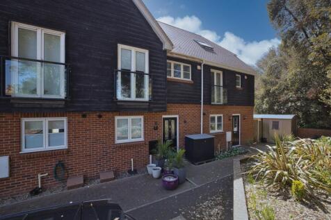 4 bedroom terraced house for sale
