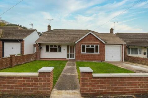 Queen Elizabeth Avenue, Margate, CT9 3 bed detached bungalow for sale