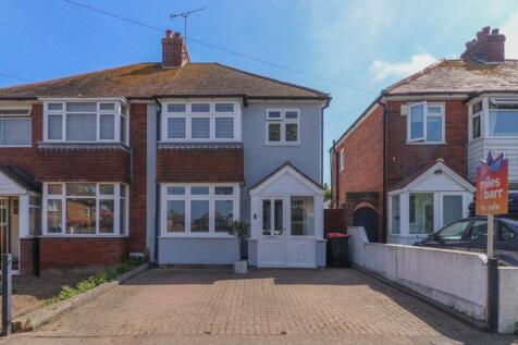 Garrard Avenue, Margate, Kent, CT9 3 bed semi