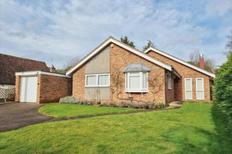 High Street, Clophill, Bedfordshire... 3 bed bungalow for sale