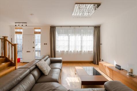 3 bedroom maisonette for sale