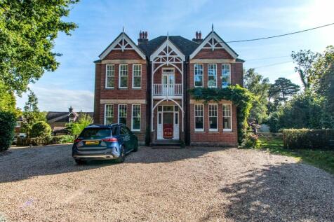 5 bedroom semi-detached house for sale
