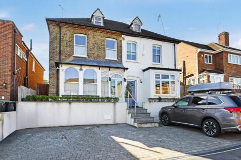 Palmerston Road, Buckhurst Hill, IG9 3 bed semi