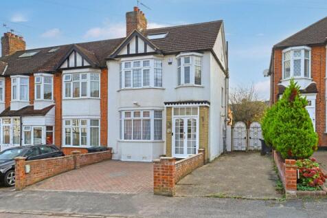 Birch Close, Buckhurst Hill, IG9 4 bed end of terrace house for sale