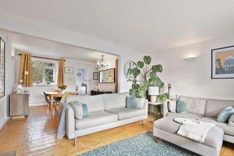 Kings Avenue, Buckhurst Hill, IG9 2 bed flat for sale