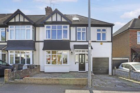 Chestnut Avenue, Buckhurst Hill, IG9 5 bed end of terrace house for sale