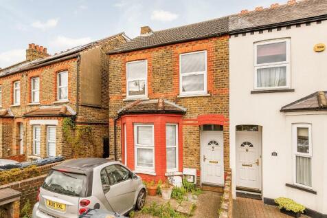 Northfield Avenue, Ealing, London... 2 bed flat for sale