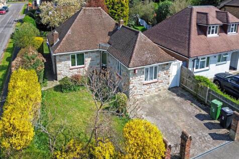 West Farm Close, Ashtead KT21 3 bed detached bungalow for sale