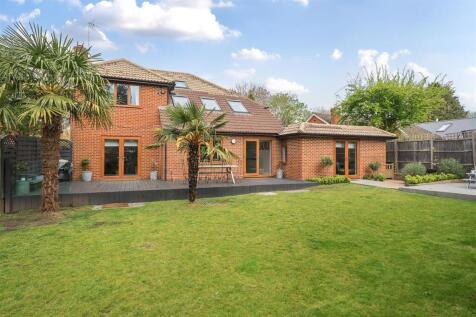 5 bedroom detached house for sale