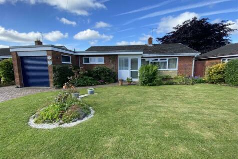 2 bedroom detached bungalow for sale