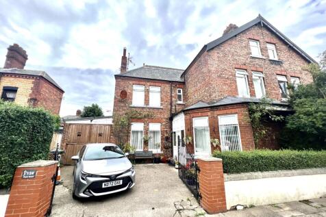 4 bedroom semi-detached house for sale