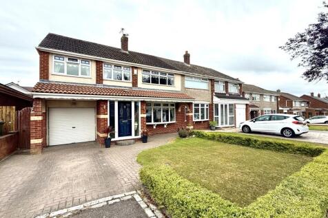 5 bedroom semi-detached house for sale