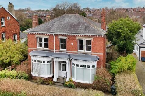 6 bedroom detached house for sale