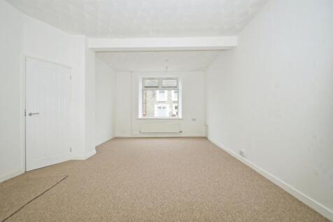 4 bedroom end of terrace house for sale