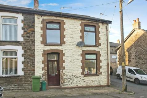 Terraced house for sale