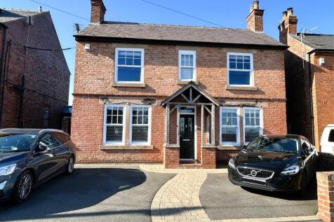 4 bedroom detached house for sale