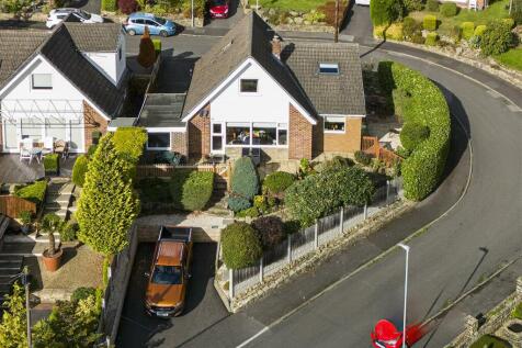 Clough Park, Huddersfield HD8 4 bed detached house for sale