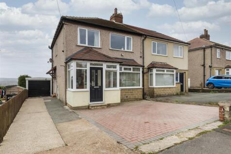 Goldington Avenue, Huddersfield HD3 3 bed semi