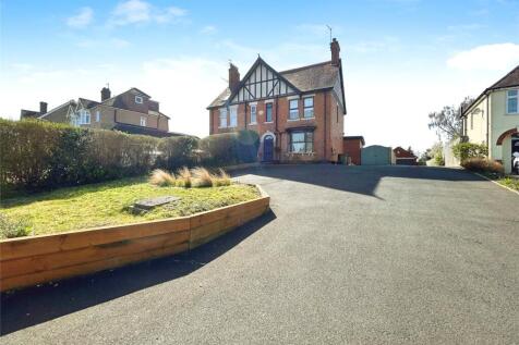 Cheltenham Road, Evesham, Worcestershire 3 bed semi